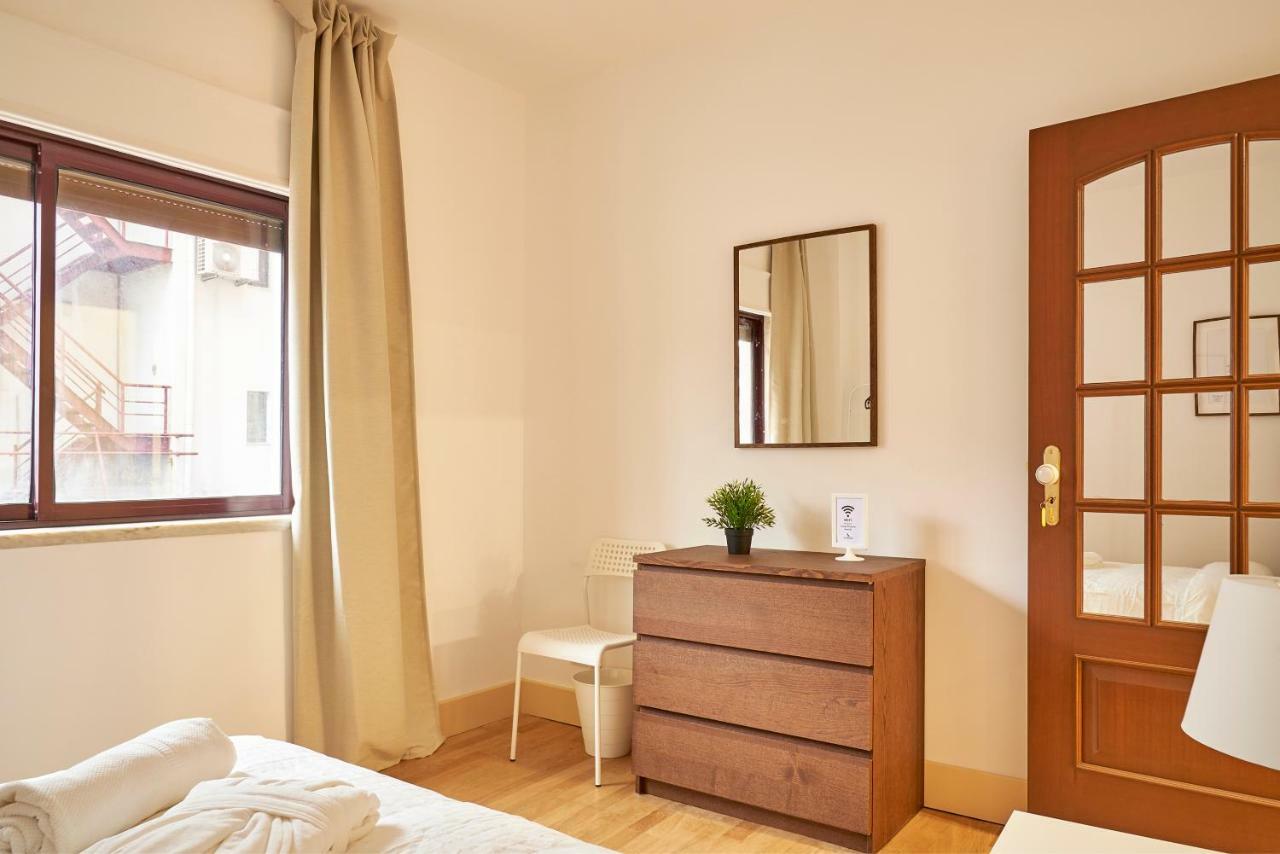 Campo Pequeno Avenida Hotel Lisboa Стая снимка